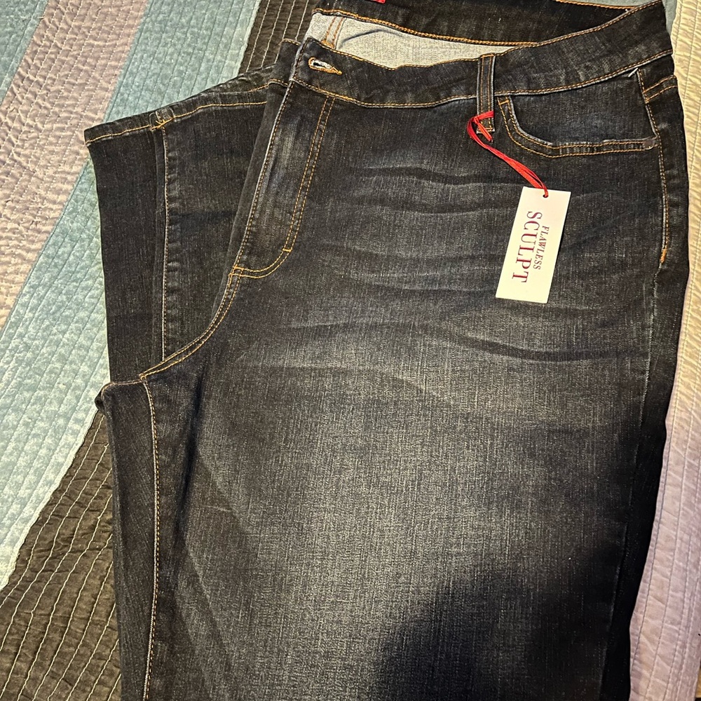 Never worn Jennifer Lopez Flawless Sculpt boot cut jeans 22W